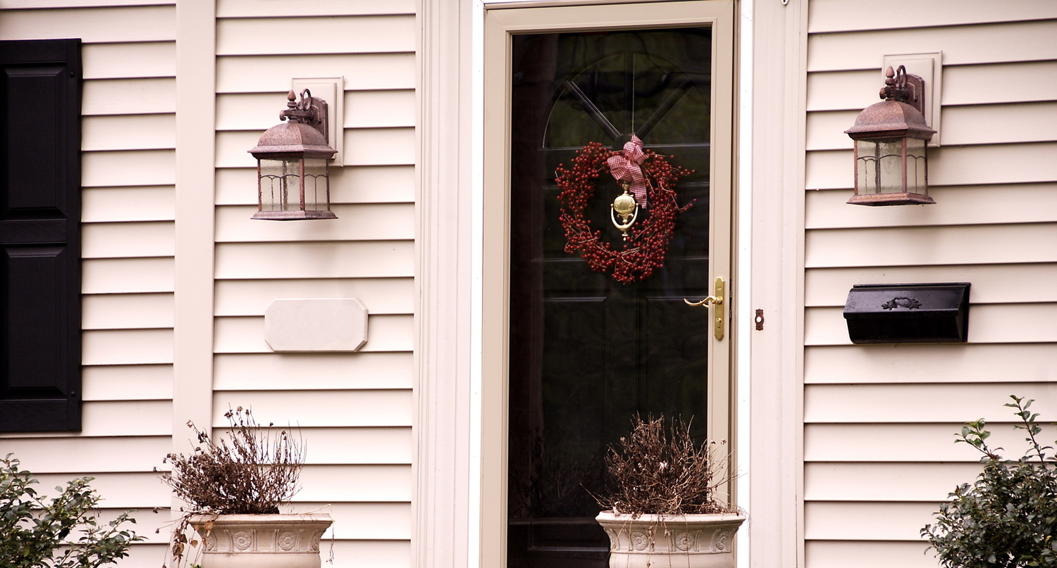 На этом фото: для монтажа фасада использован вспененный сайдинг, цена монтажа - в разделе прайс или по запросу.